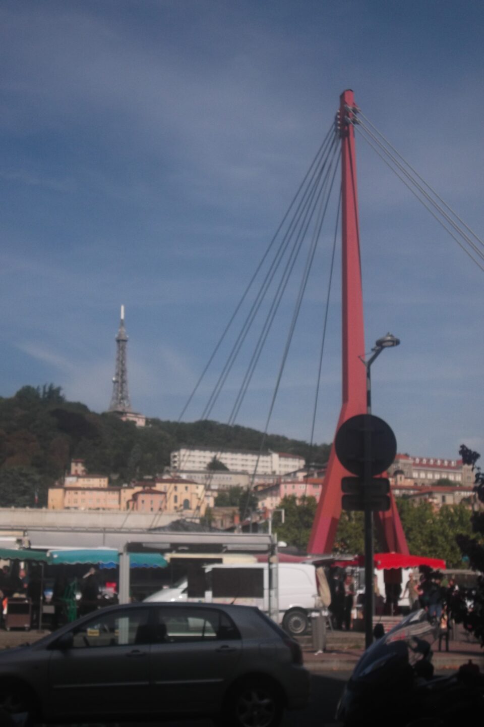 Paesaggio, vista sulla passerella del Palazzo di Giustizia